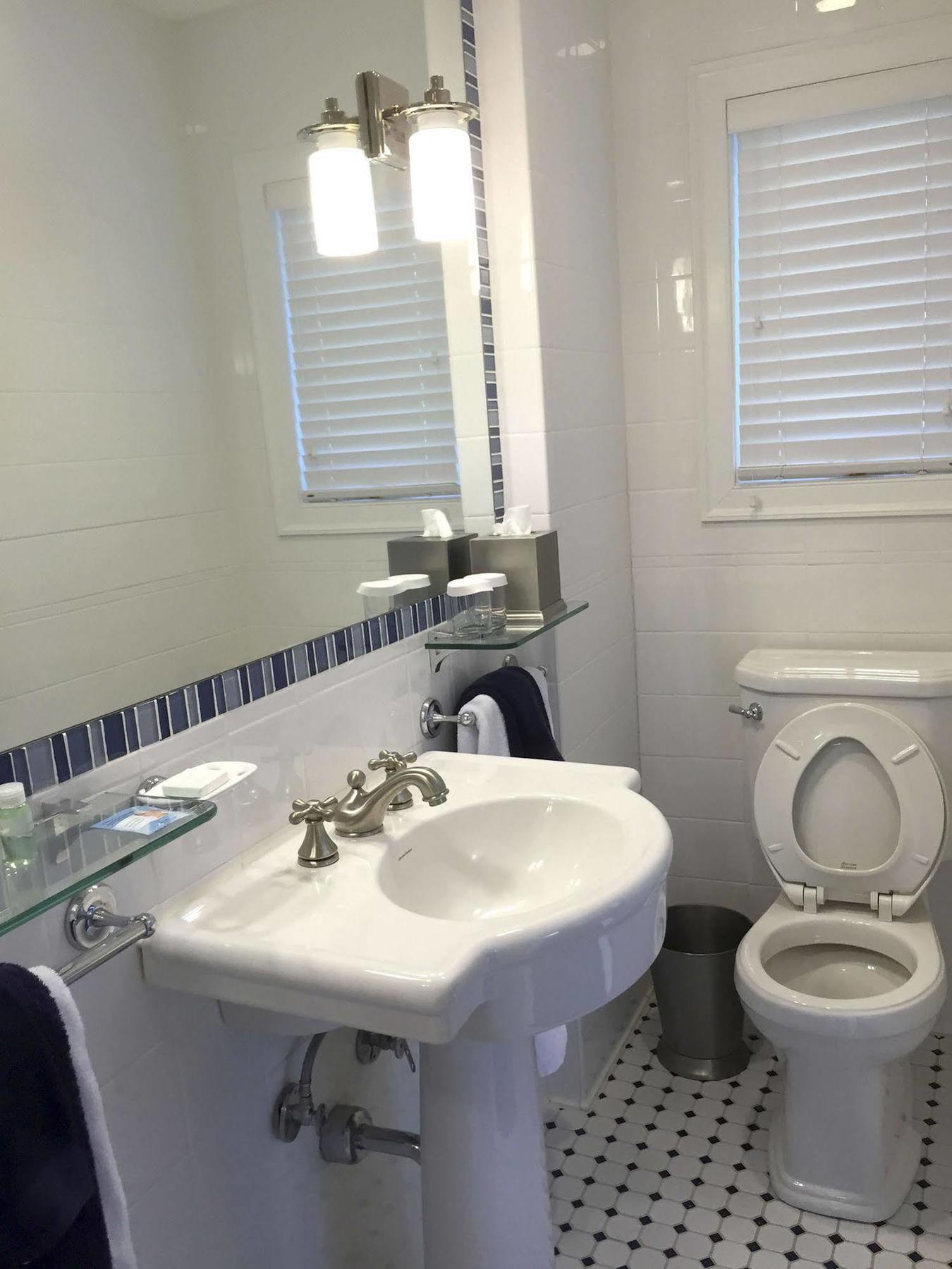 Atlantic Inn Newington Екстер'єр фото